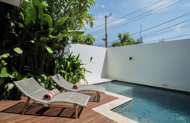 Spacious 3-bdr villa w/master loft & Bingin views