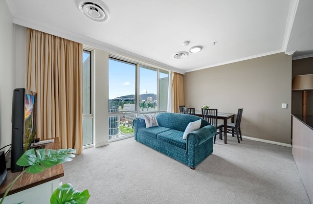 Spacious 1-Bed with City Amenities