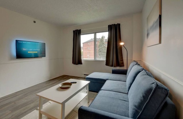 Spacious 1 bedroom, with balcony, Laval, all incl