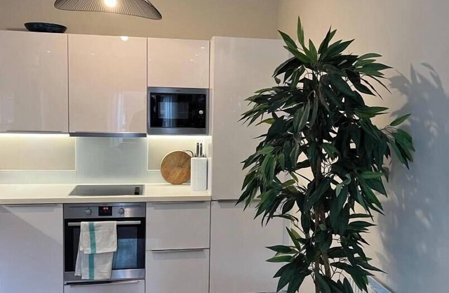 Spacious 1BD Flat w/Balcony | Lambeth