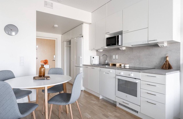 Spacious 1BR Apartment with Sauna along the Tram Route!