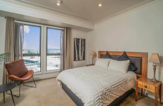 Spacious 1BR Apt Parking+Gym+Pool Zodiak Stays