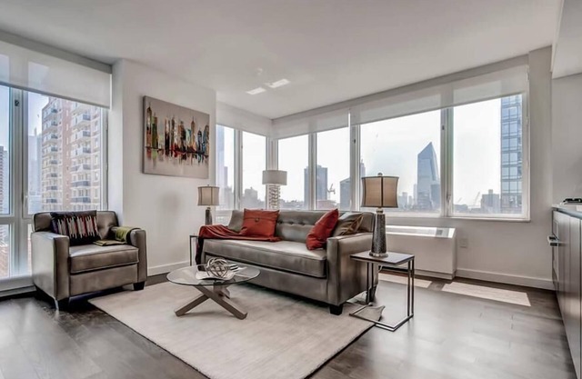 Spacious 1BR | Full Kitchen | Washer/Dryer | Balcony | by GLS