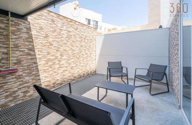 Spacious, 1BR home with comfortable bed in Tarxien