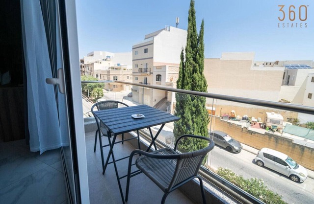 Spacious 1BR home with comfortable bed w/WIFI & AC