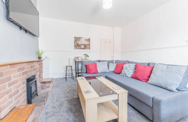 Spacious 2 Bedroom Apartment