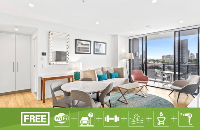 Spacious 2 Bedroom Apartment in Paradise!