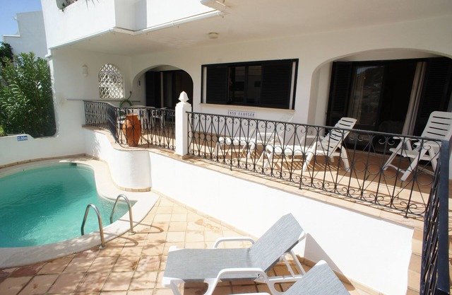 Spacious 2 Bed Apartment with private pool near the Vale do Lobo Tennis Academy