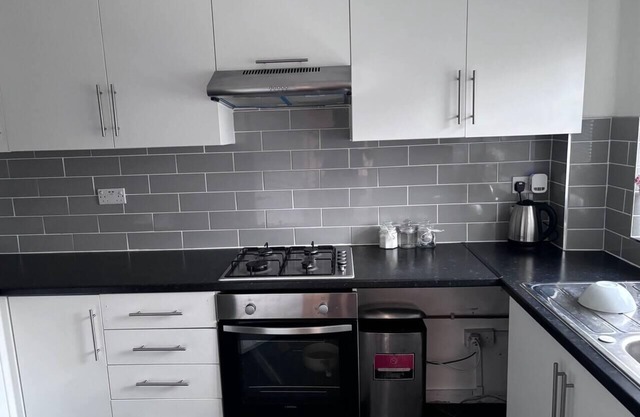 Spacious 2-Bed Apartment in Hornchurch