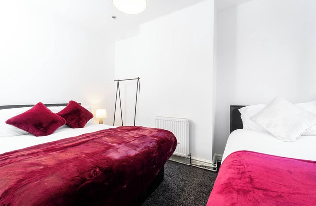 Spacious 2 bed house with free on street parking