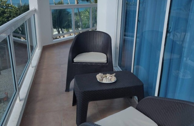 Spacious 2 bedroom. 360 Panoramic Ocean view 🌊 Apartment.