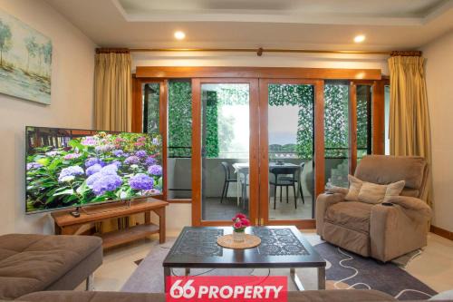 Spacious 2 Bedroom Apartment near Train Station - 10 Min to Old City