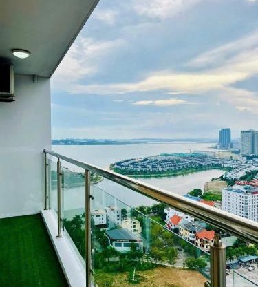 Spacious 2 Bedroom Apartment with Stunning Sea View