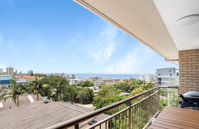 Spacious 2 Bedroom Apartment With Ocean Views