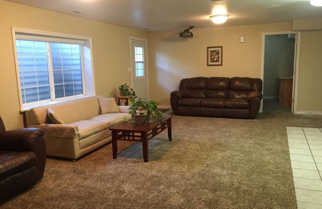 Spacious 2 Bedroom Basement Apartment w/full Kitchen and large living room. 🚭