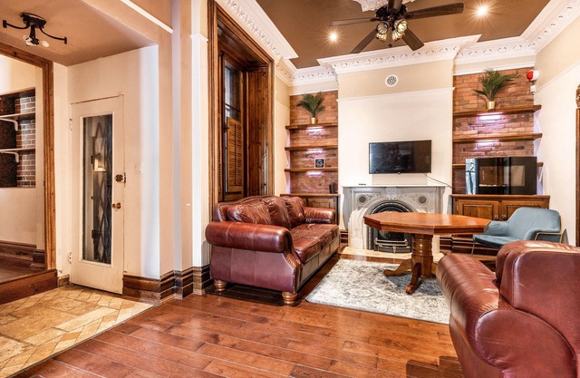 Spacious 2 bedroom Downtown Montreal