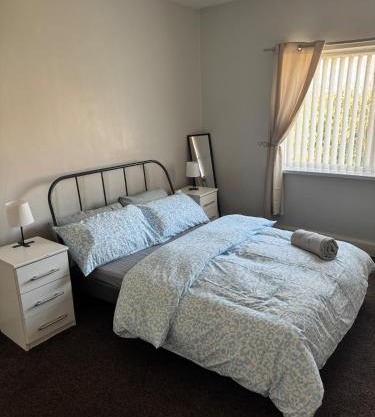 Spacious 2 bedroom flat in Newcastle w Free parking