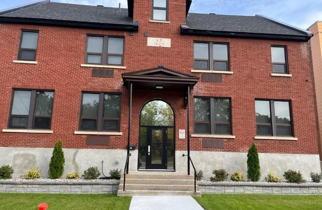 Spacious 2 Bedroom Loft Apt #7
