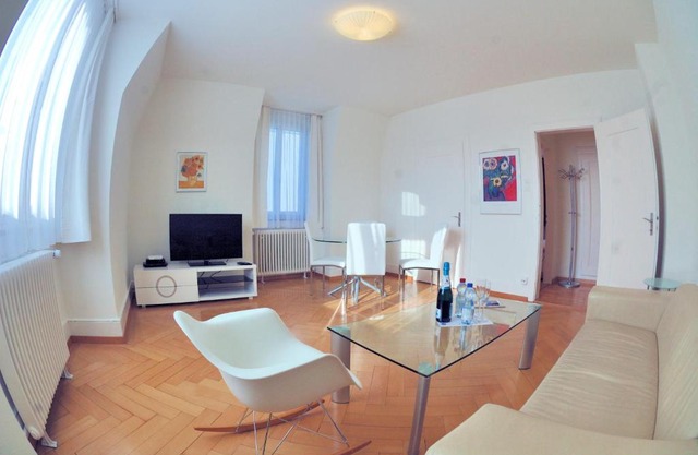 Spacious 2-bedroom near lake - Stardust 32