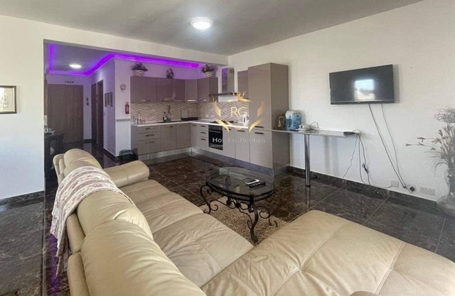 Spacious 2 bedroom, open plan apartment with a terrace (sleeps 6)