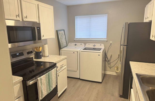 Spacious 2-bedroom townhouse-style apartment located in the center of Dothan.
