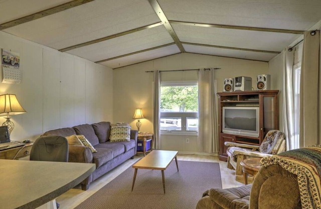 Spacious 2 BR Cottage Near CavendishnInn The Woods Cottages PEI - Cottage 4