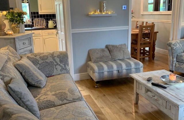 Spacious 2 BR home close to town & coast with parking