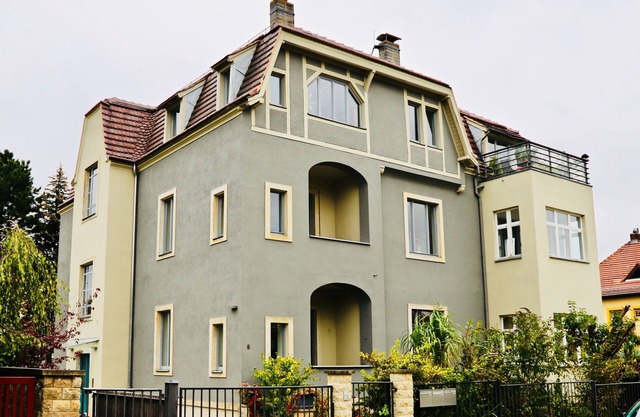 Spacious 200 sqm apartment in villa with garden and WiFi in wonderful Dresden