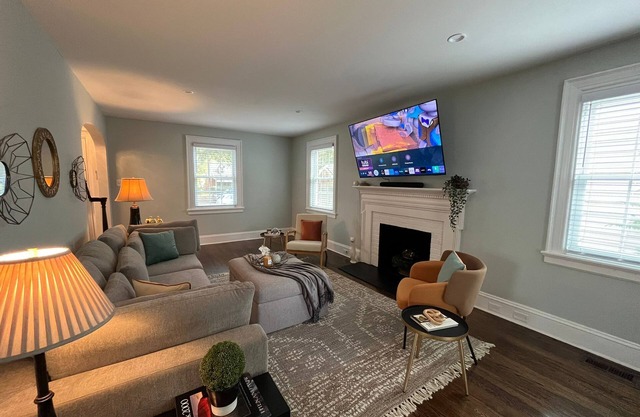 Spacious 2900 SQ Feet House In Ginter Park, 10 min to Everywhere