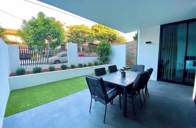 Spacious 2B Apartment with Yard