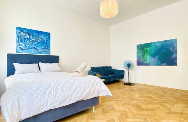 Spacious 2BR Apt, Up to 6P, 4-Min to Stadthalle