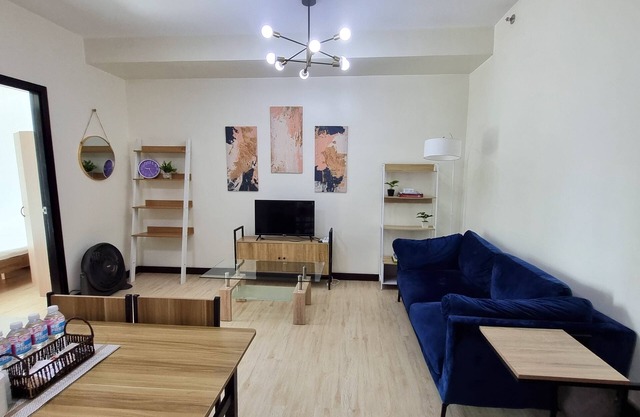 Spacious 2BR Condo San Lorenzo Place 4KM Airport Netflix WIFI