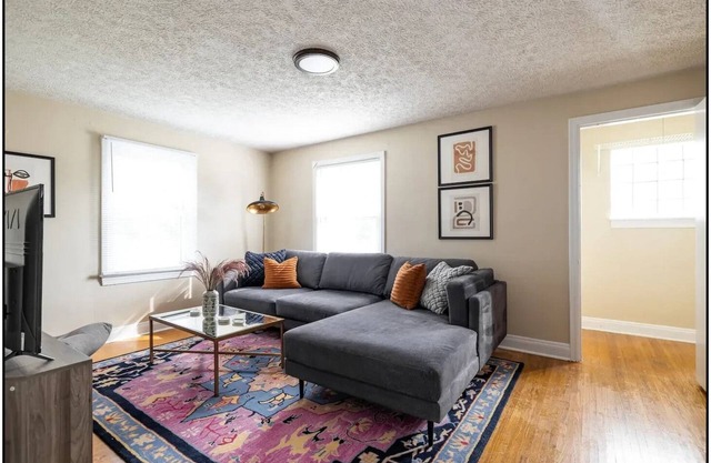 Spacious 2BR Home! Min to Fairgrounds and UofL!