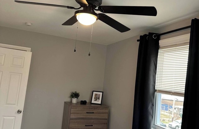 Spacious 2BR Retreat in Philadelphia, Modern Comfort with Parking, Washer/Dryer