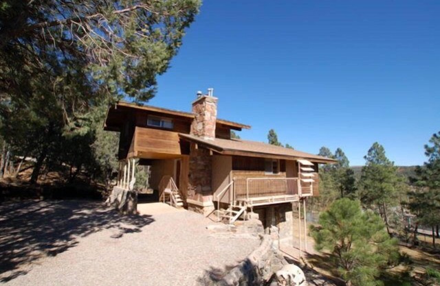 Spacious 2BR2BA home nestled in the ponderosa pines