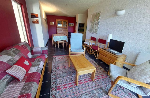 Spacious 3* Apt for 8 with Balcony, 500m from Village & Ski Trails in Autrans