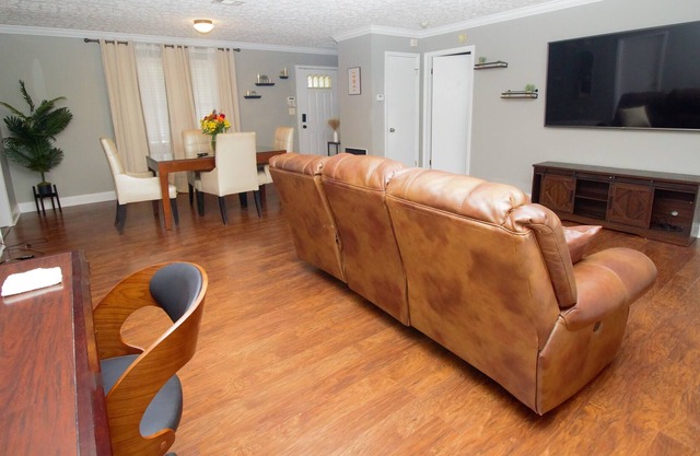 Spacious 3-bdrm Home w/Free parking on premises
