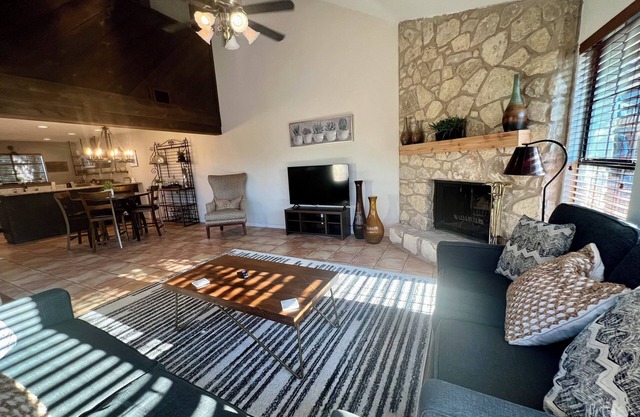 Spacious 3 Bed 3 Bath Townhouse in Horseshoe Bay