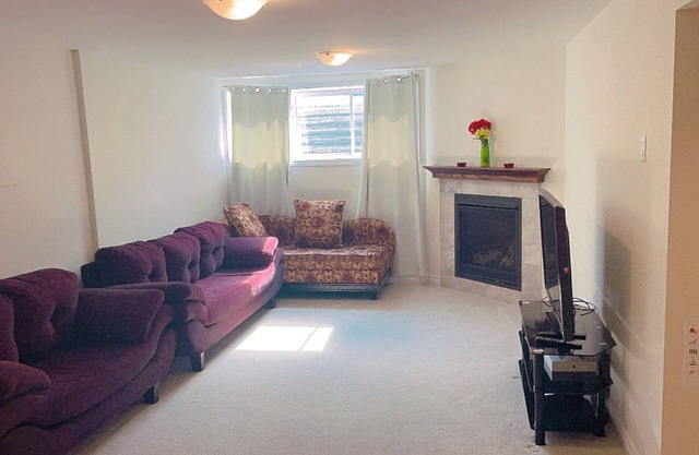 Spacious 3 bed and 2.5 bathroom townhouse near the airport amazing for relaxing.