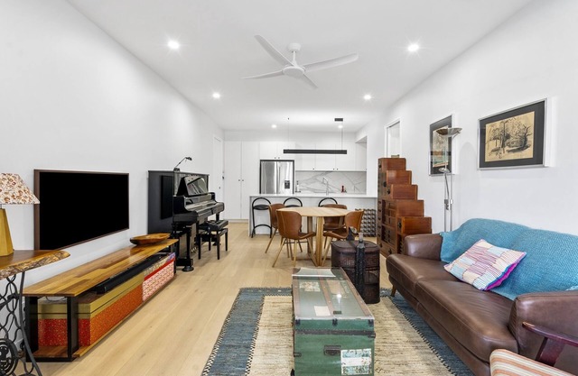 Spacious 3-Bed Clayfield House with Patio and BBQ