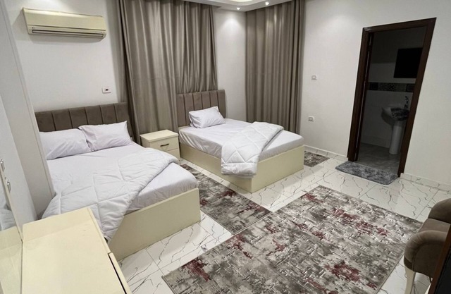 Spacious 3-bedroom apartment in fantastic Giza Governorate with WiFi, AC