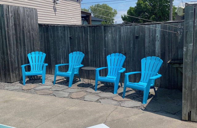 Spacious 3-bedroom Home in Downtown Wellington with in Ground Pool and parking!
