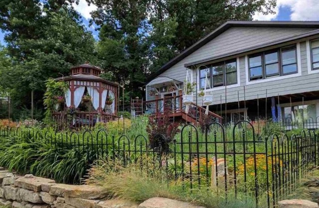 Spacious 3 Bedroom 2 Bathroom Apt. In the ❤ of the Black Hills