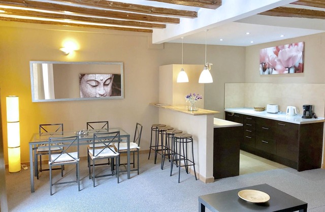 Spacious 3-Bedroom Apartment in Central Barcelona with Modern Amenities