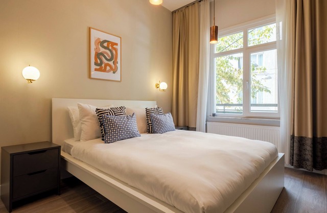 Spacious 3-bedroom apartment with WiFi, AC in charming Istanbul