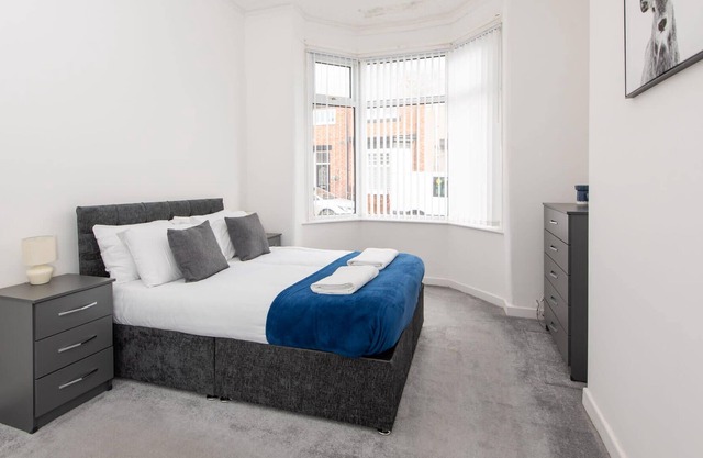 Spacious 3-Bedroom Home, Newly Renovated, Sleeps 5