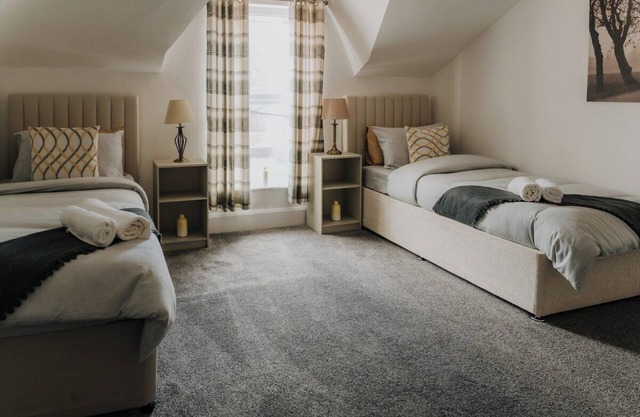 Spacious 3 bedroom house contractor accommodation