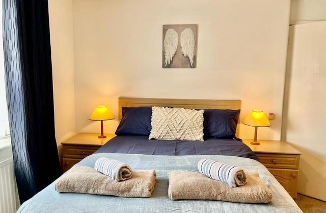 Spacious 3 Bedroom House - Sleeps 5