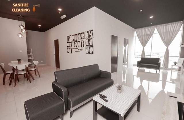 Spacious 3 Bedrooms by Cozy Home