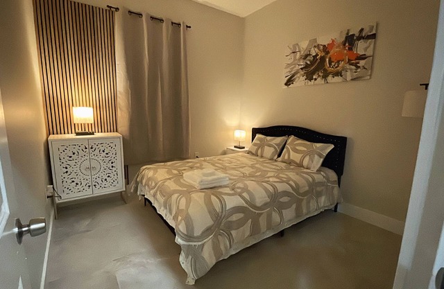 Spacious 3 bedrooms townhome in amazing Jersey City with AC, WiFi Near NYC